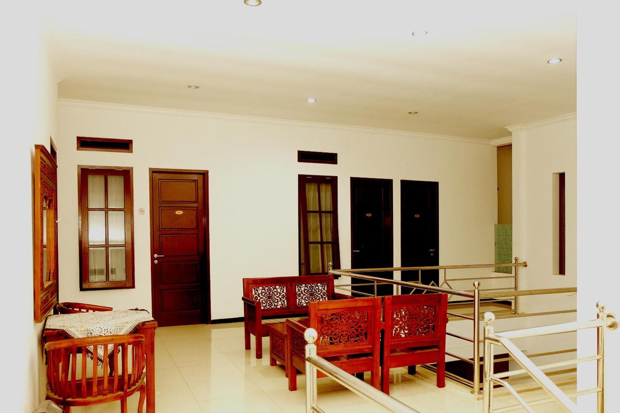 Oyo 350 D' Maktab Homestay Syariah Malang Kültér fotó