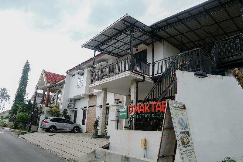 Oyo 350 D' Maktab Homestay Syariah Malang Kültér fotó